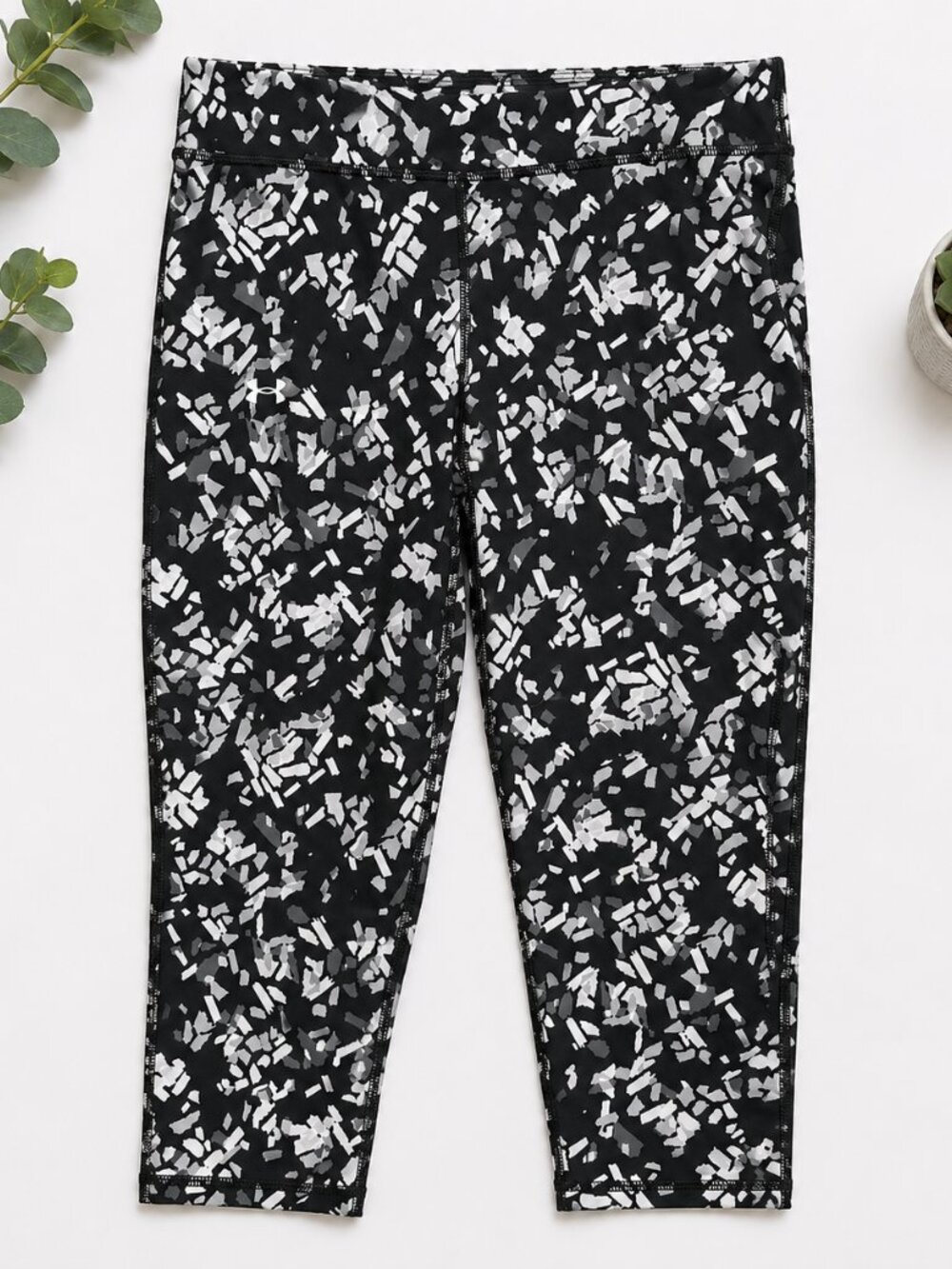 Under Armour Youth Large Capri Leggings Black Gray